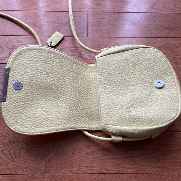 Clark’s Pastel Yellow Purse - Picture 6 of 8